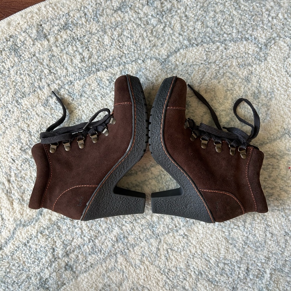 B.o.C Brown Suede Ankle Boots with Black Heel Women’s size 6 - Picture 5 of 9